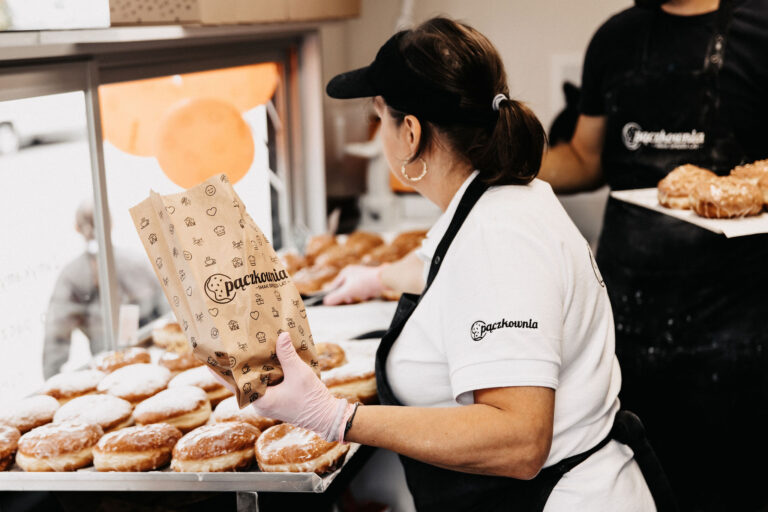 Franczyza czy własny biznes? Sprawdź, co się bardziej opłaca